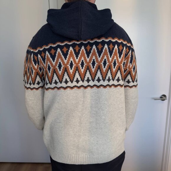 Old Navy Sweater in Excellent Condition - Picture 2 of 5